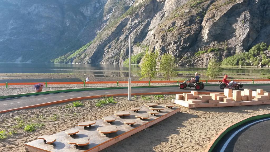 Laerdal Ferie- Og Fritidspark Lærdalsøyri Esterno foto