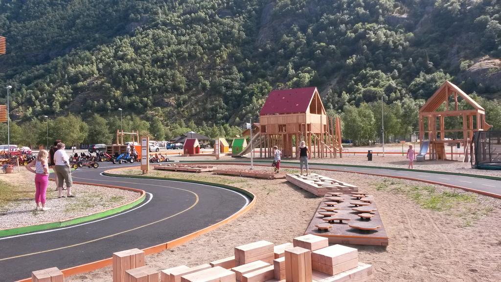 Laerdal Ferie- Og Fritidspark Lærdalsøyri Esterno foto